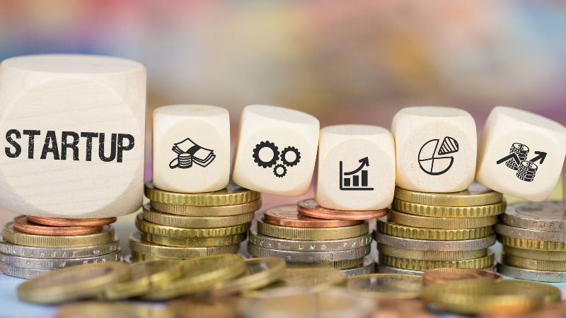 Sieben Würfel mit Symbolen