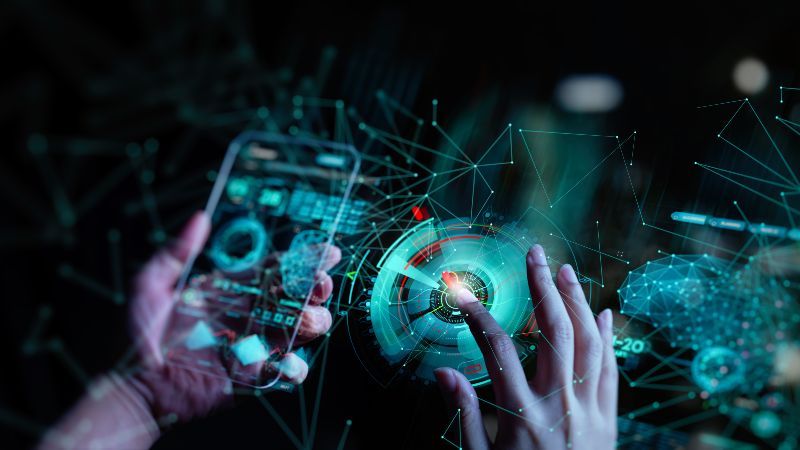 Hand mit Handy und mobiler Internet-Technologie