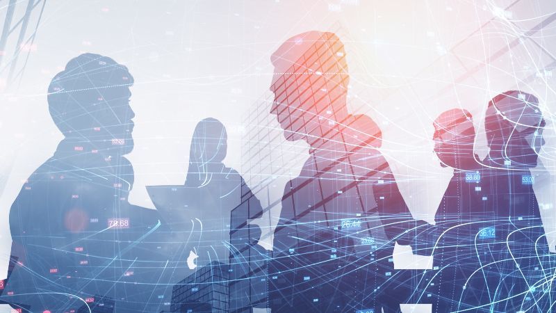 Silhouetten von Menschen in einem Netzwerk