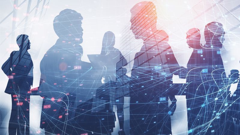 Silhouetten von Menschen in einem Netzwerk