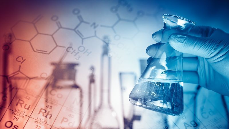 Chemische Formel und Glaskolben